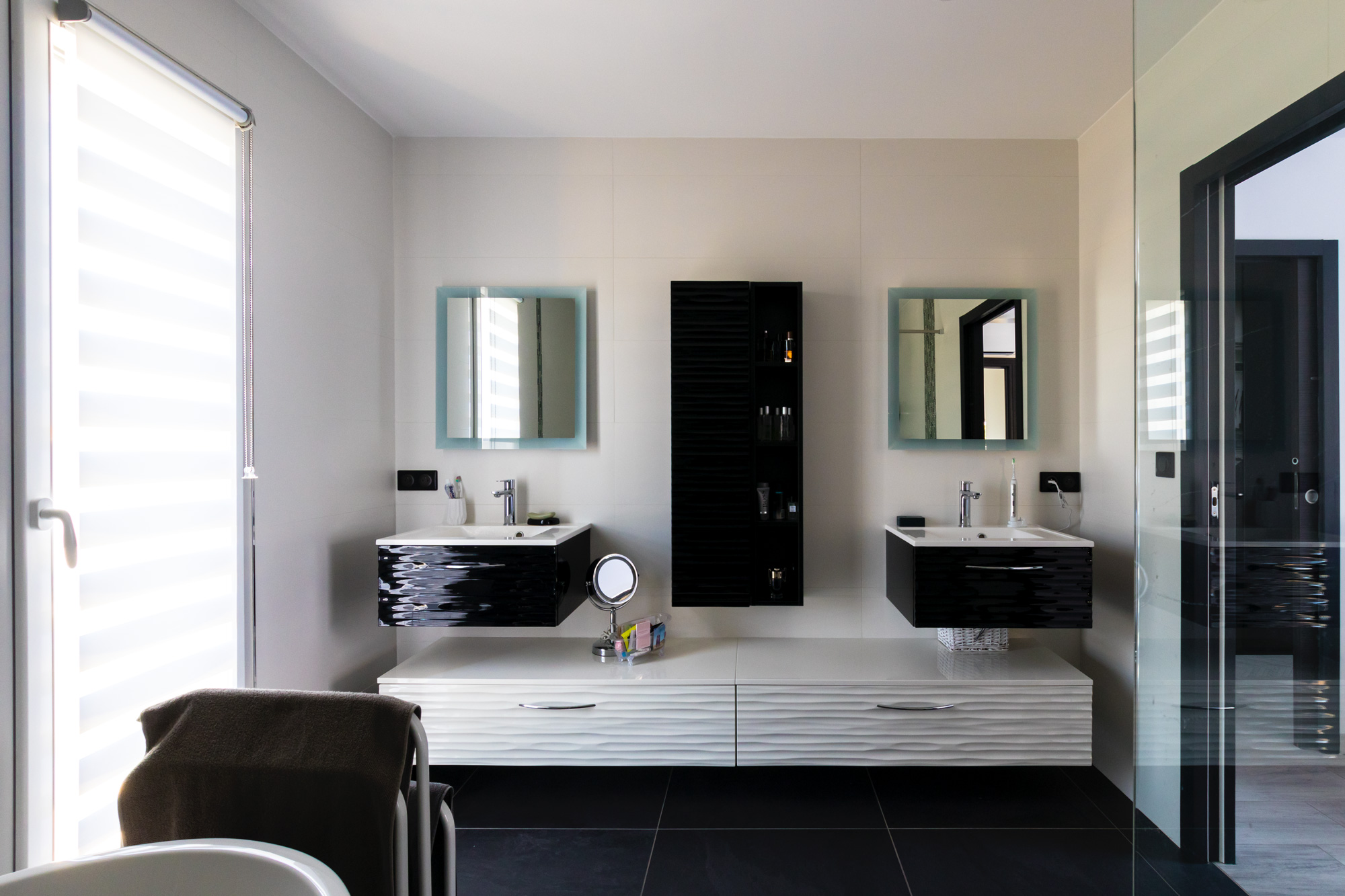 Une maison lumineuse aux matériaux nobles